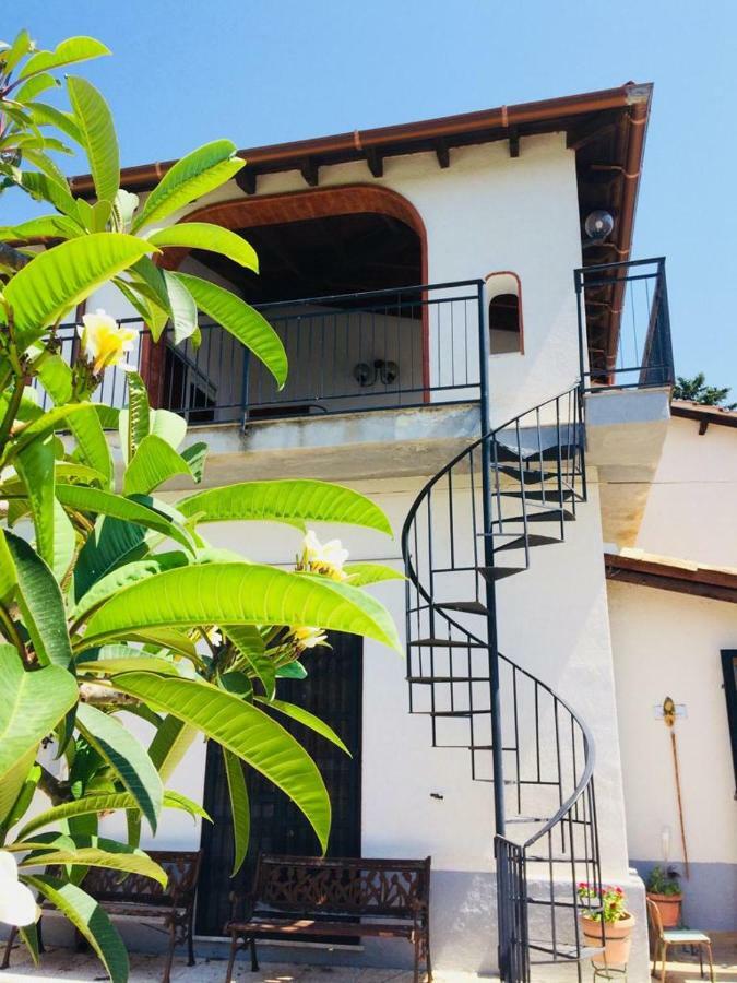 Casa Vacanza Mariaoliva Villa Менфи Екстериор снимка